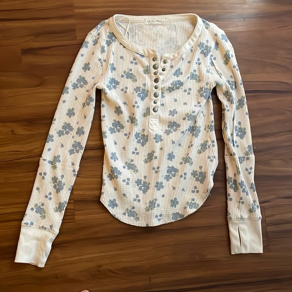 Free people long sleeve knit shirt with blue flowers